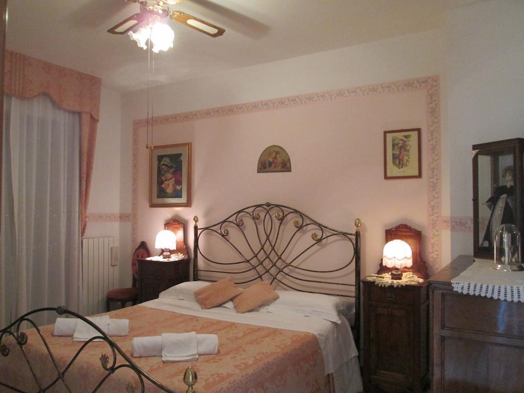 B&B Le Begonie Асколі-Пічено Номер фото