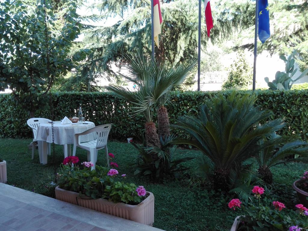 B&B Le Begonie Асколі-Пічено Екстер'єр фото